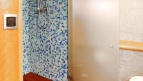 BUENA CHICA 1 - Bathroom